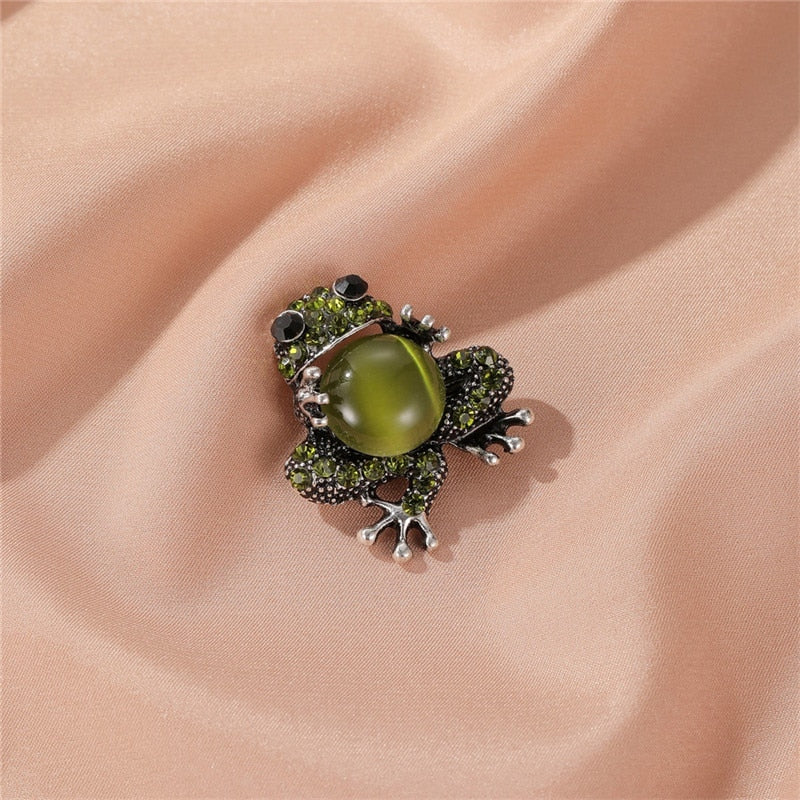 Classic Design Green Frog Pendant Jewelry Set