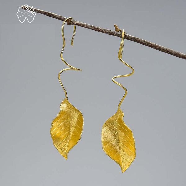 Elegantes pendientes colgantes de hojas de otoño