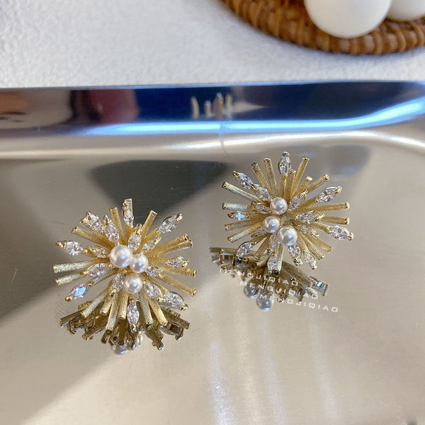 Korean Cute Shiny Zircon Flower Stud Earrings