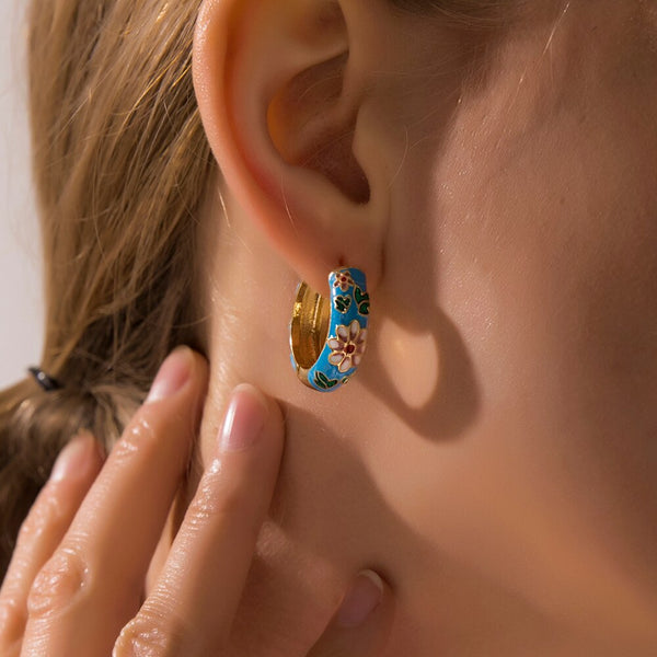 Pendientes de aro pequeños con flores de esmalte vintage