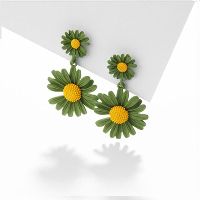 new wave shape asymmetric delicate small daisy earrings