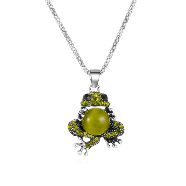 Classic Design Green Frog Pendant Jewelry Set
