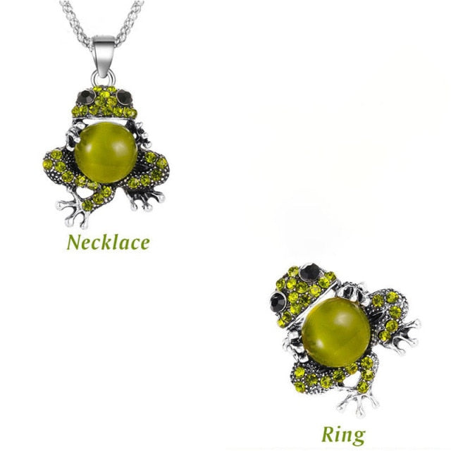 Classic Design Green Frog Pendant Jewelry Set