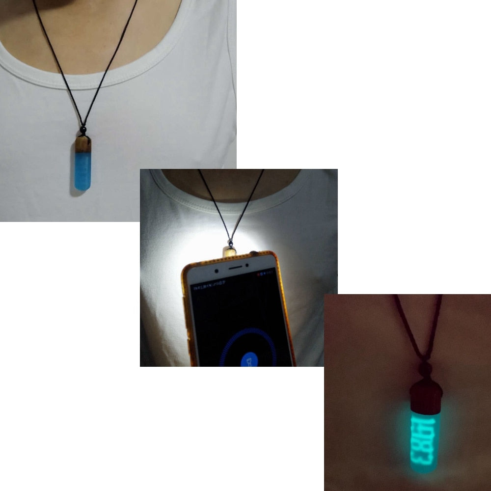 birthday necklaces, retro features