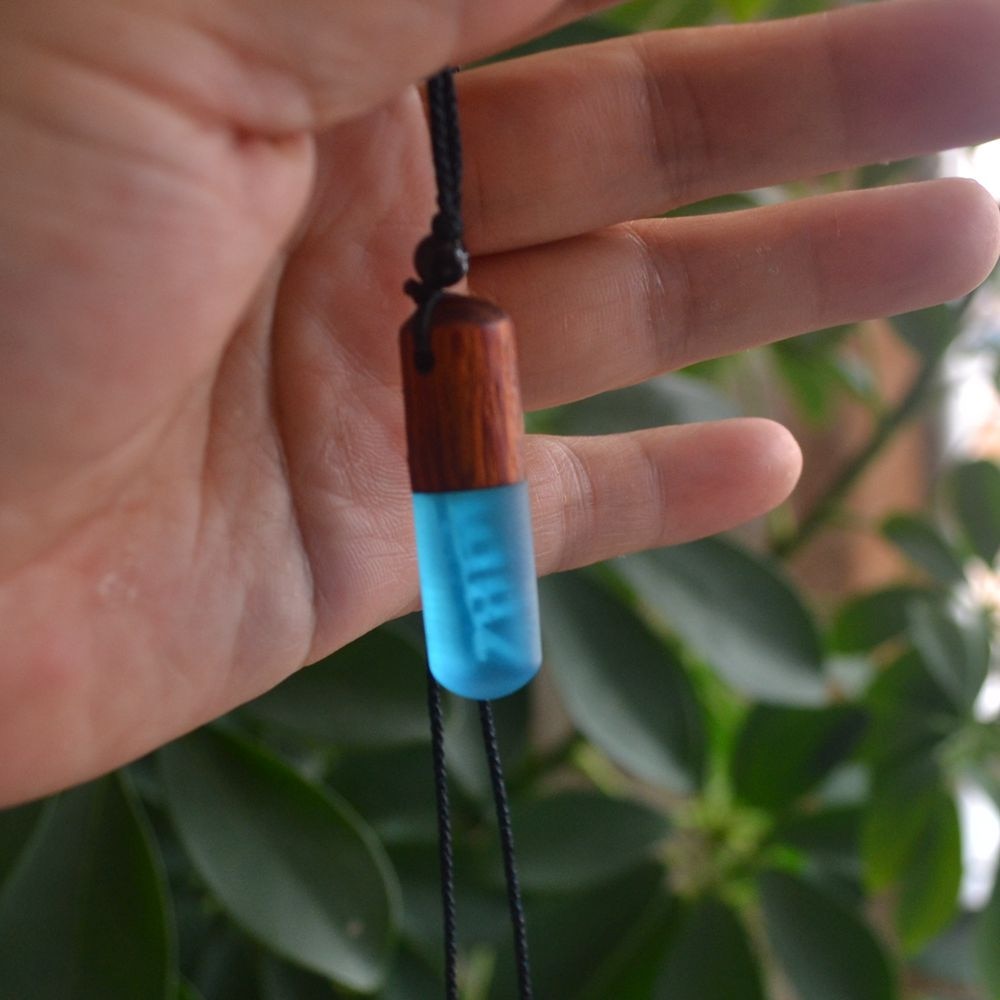 birthday necklaces, retro features