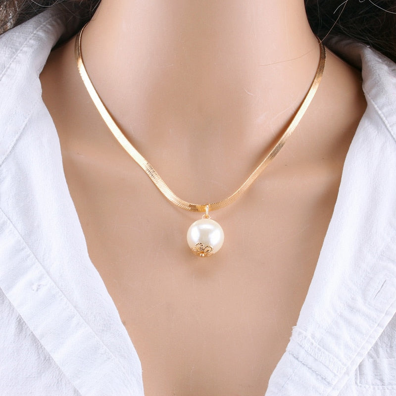 Women Baroque Pearl Metal Charm Pendant Necklaces