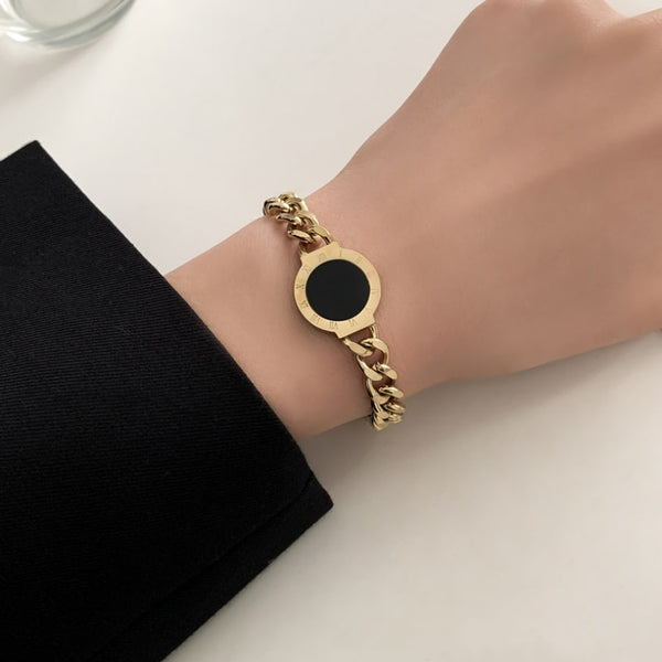 Pulseras de cadena gruesa con dijes de concha natural y números romanos