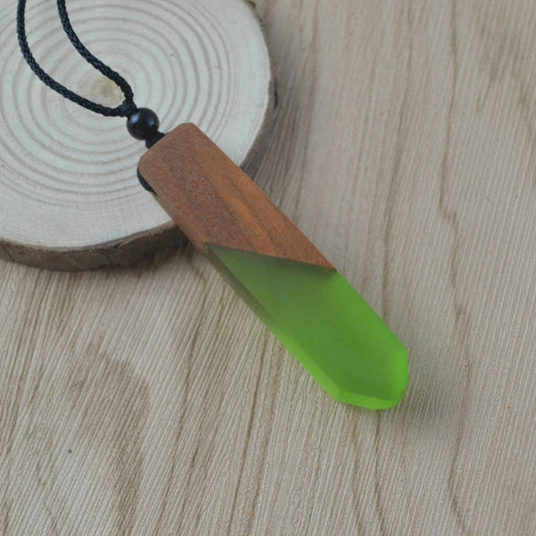 Collar vintage de resina y madera a la moda