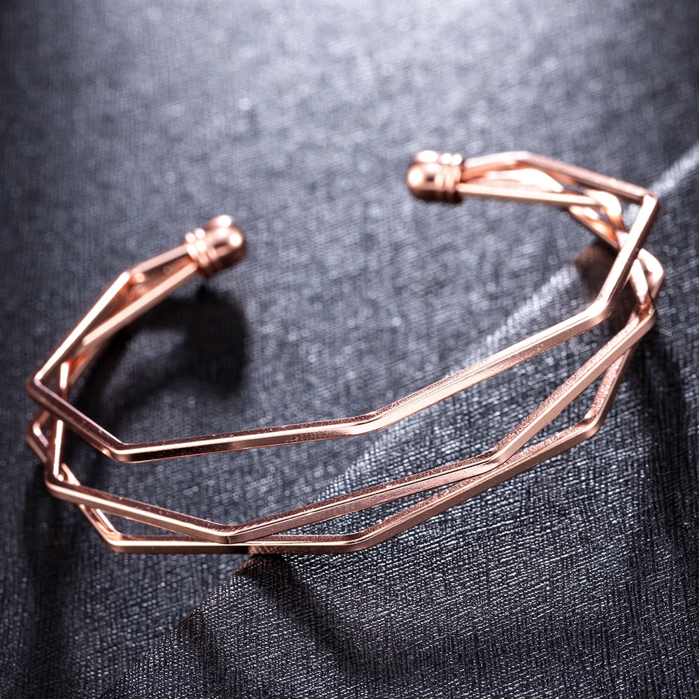 Gold Metal Alloy Arrow Link Chain Twist Bangle
