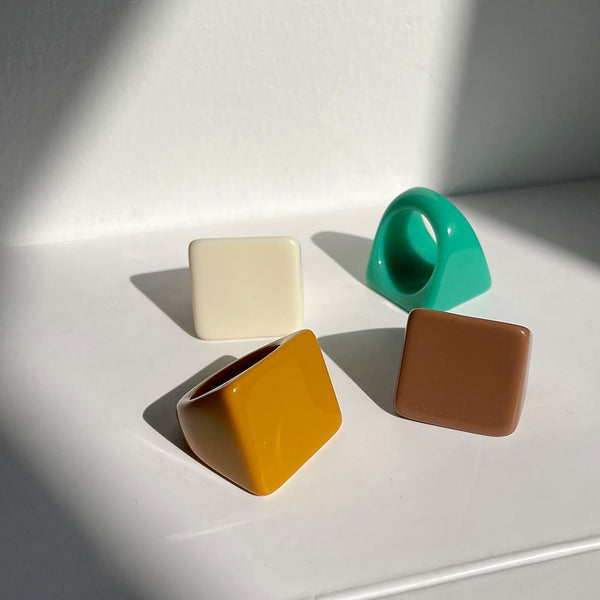Juego de anillos acrílicos de resina con forma de cubo geométrico colorido, forma de hongo, cuadrado y círculo