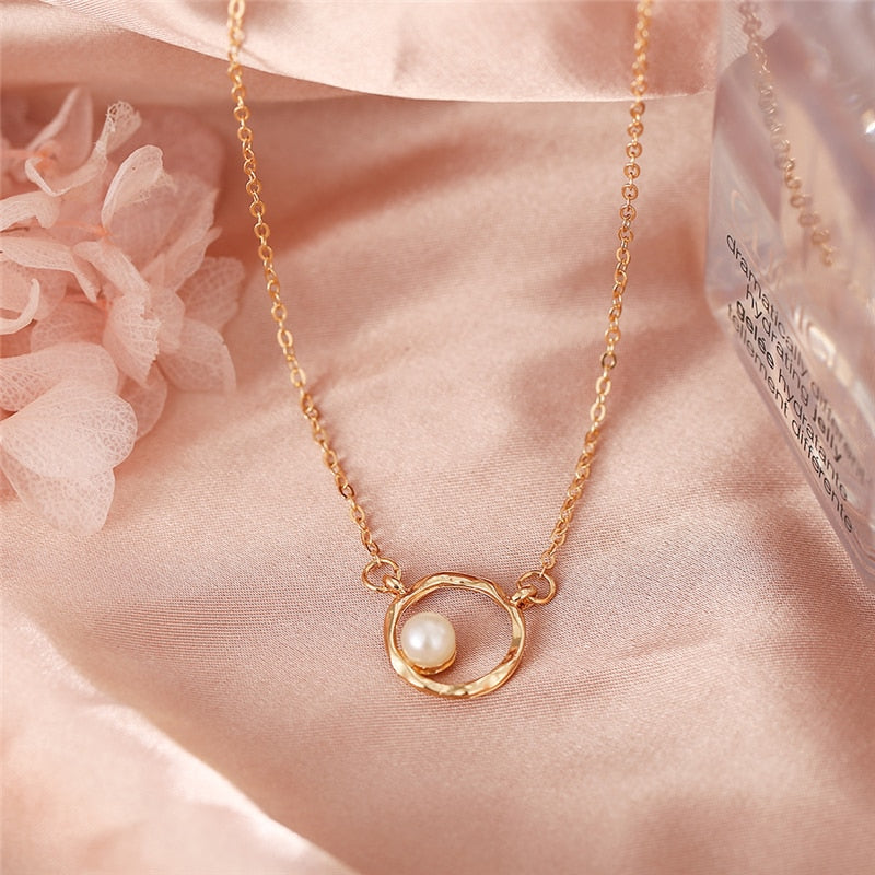 Vintage Gold Irregular Circle Pendant Necklace