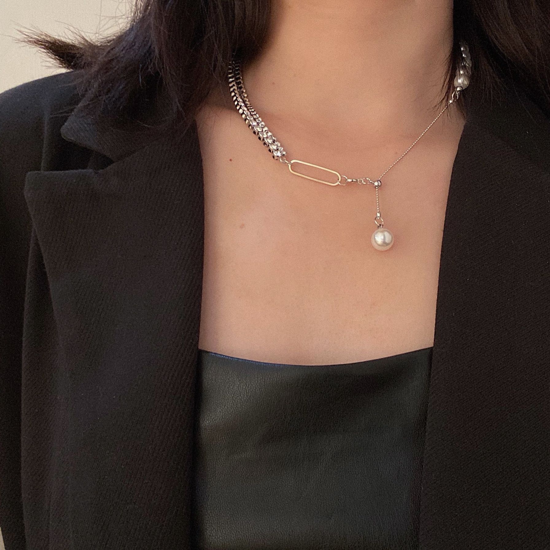 Korean Style Simulation Pearl Asymmetric Choker