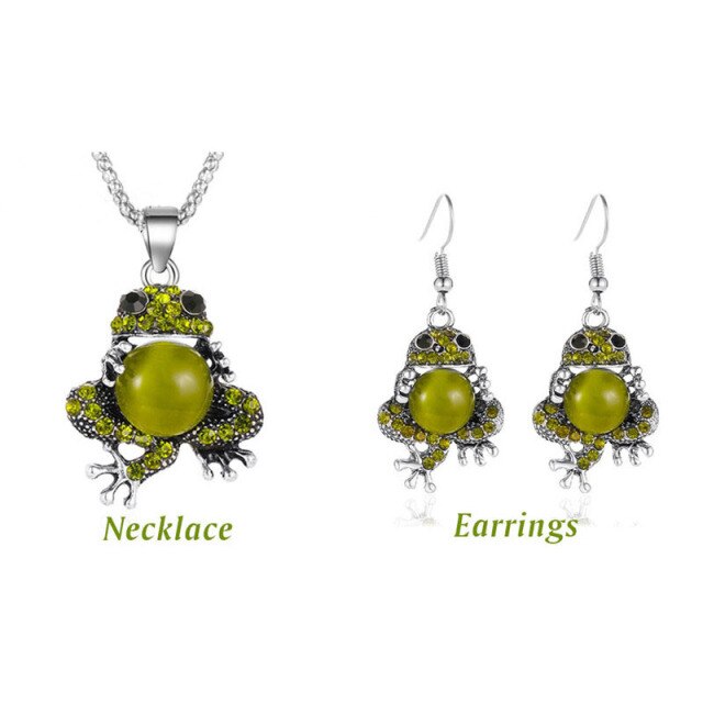 Classic Design Green Frog Pendant Jewelry Set