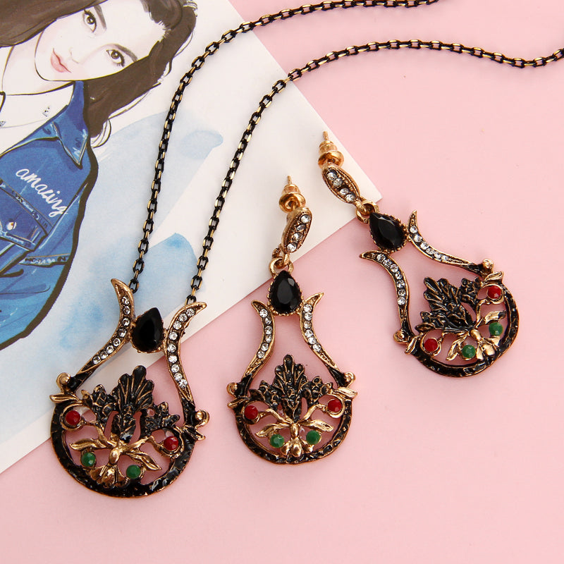 Bijouterie  Rhinestone Earrings and Necklace Set