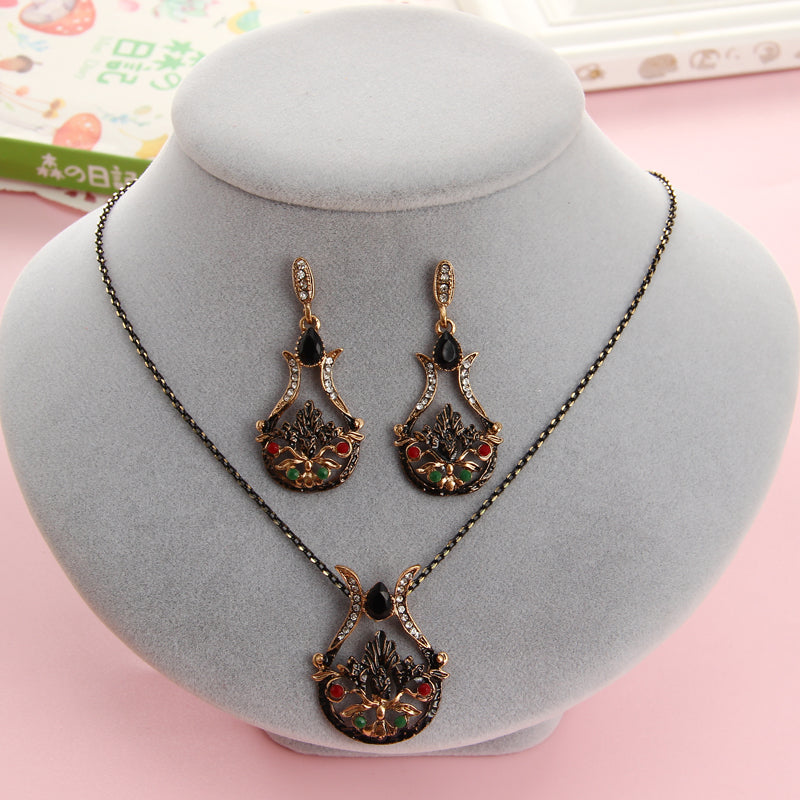 Bijouterie  Rhinestone Earrings and Necklace Set