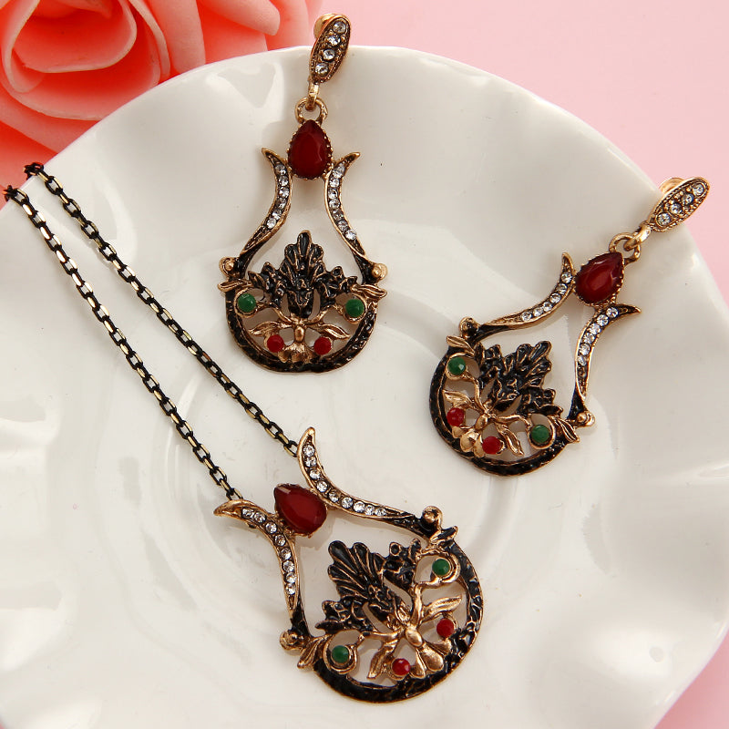 Bijouterie  Rhinestone Earrings and Necklace Set