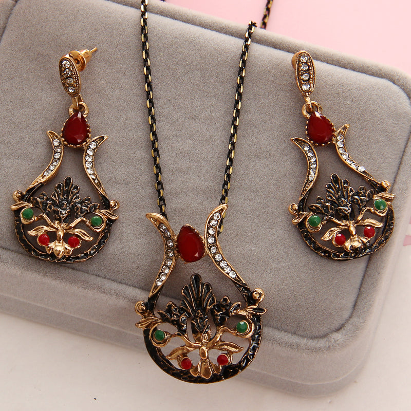 Bijouterie  Rhinestone Earrings and Necklace Set