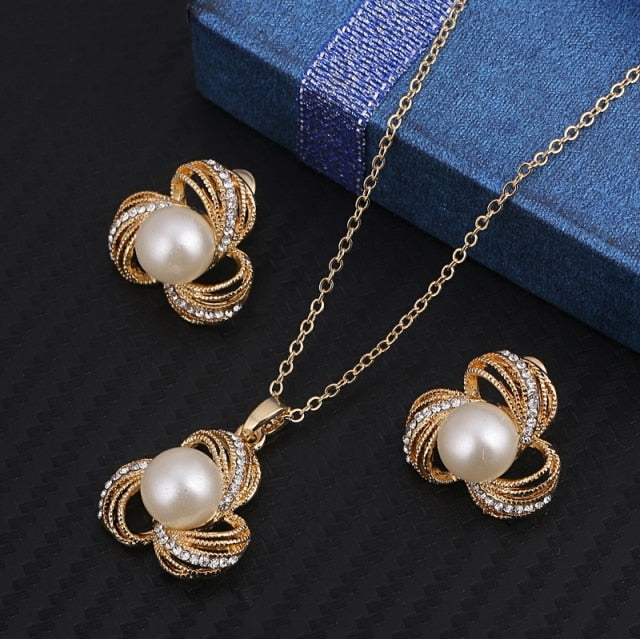 White Snowflake Imitation Pearl Necklace Earrings Set