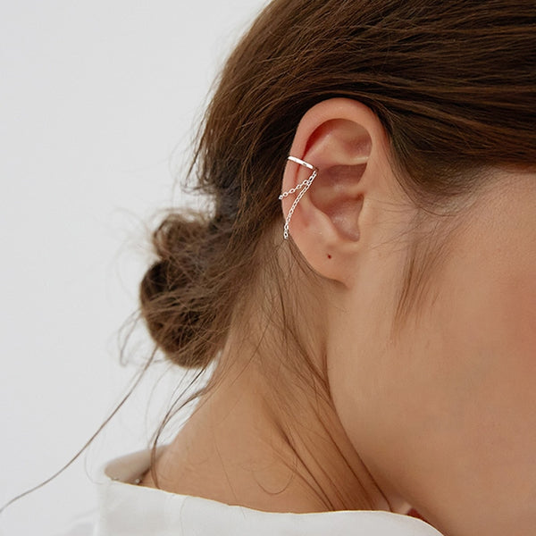 Pendientes de color plata con forma geométrica, sin clip para la oreja.