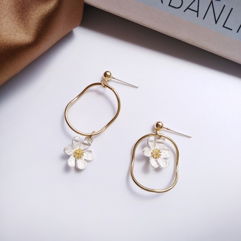 Japanese Style Personality Small Daisy Asymmetrical Clip Earrings