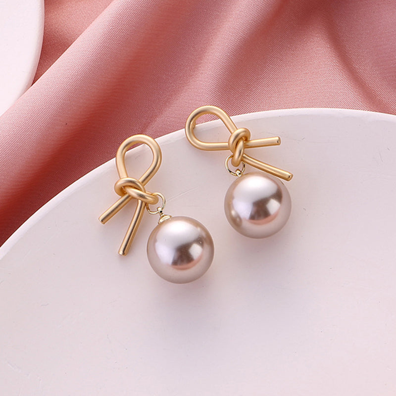 Vintage Metal Gold Big Shiny Pearl Clip Earrings