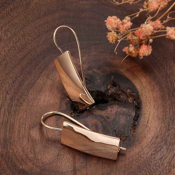 Pendientes colgantes sencillos clásicos de oro rosa