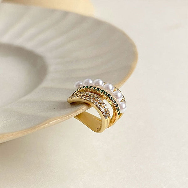 Pendientes de clip con cuentas blancas y circonitas geométricas multicapa, sin perforar