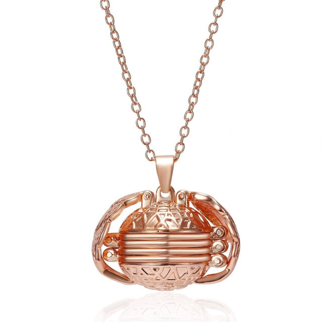 Unique Carved Design Heart-shaped Photo Frame Pendant Necklace
