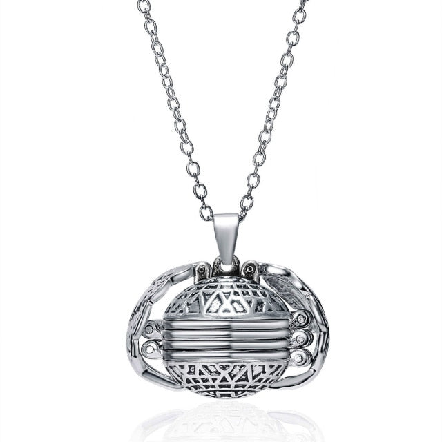 Unique Carved Design Heart-shaped Photo Frame Pendant Necklace