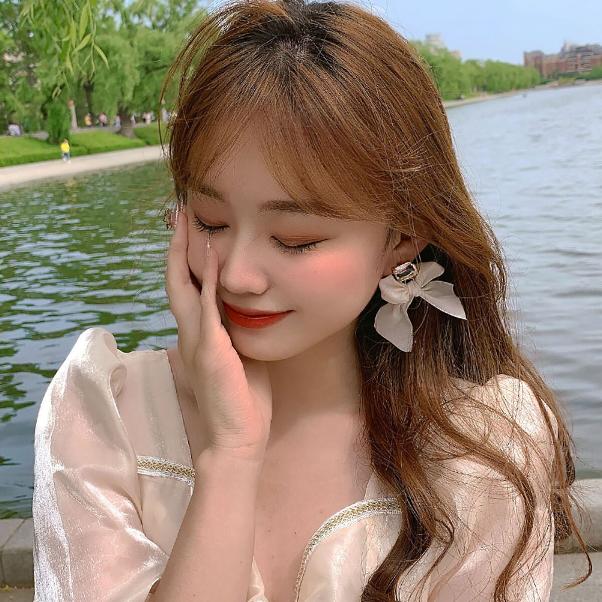 New Sweet Black White Bowknot Women Earrings