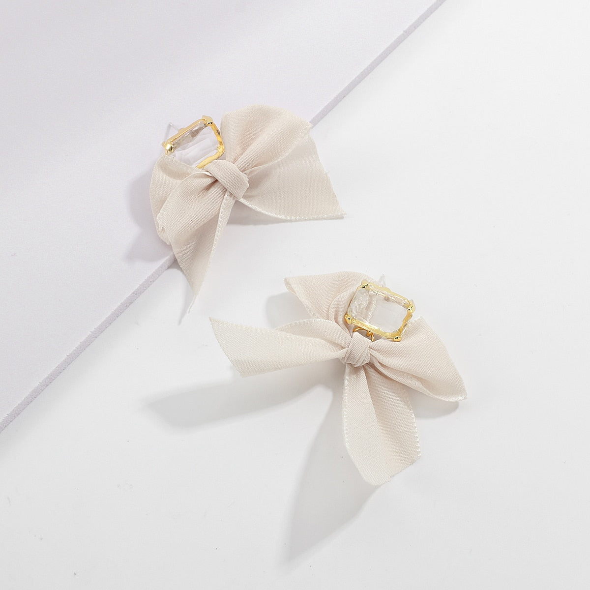 New Sweet Black White Bowknot Women Earrings