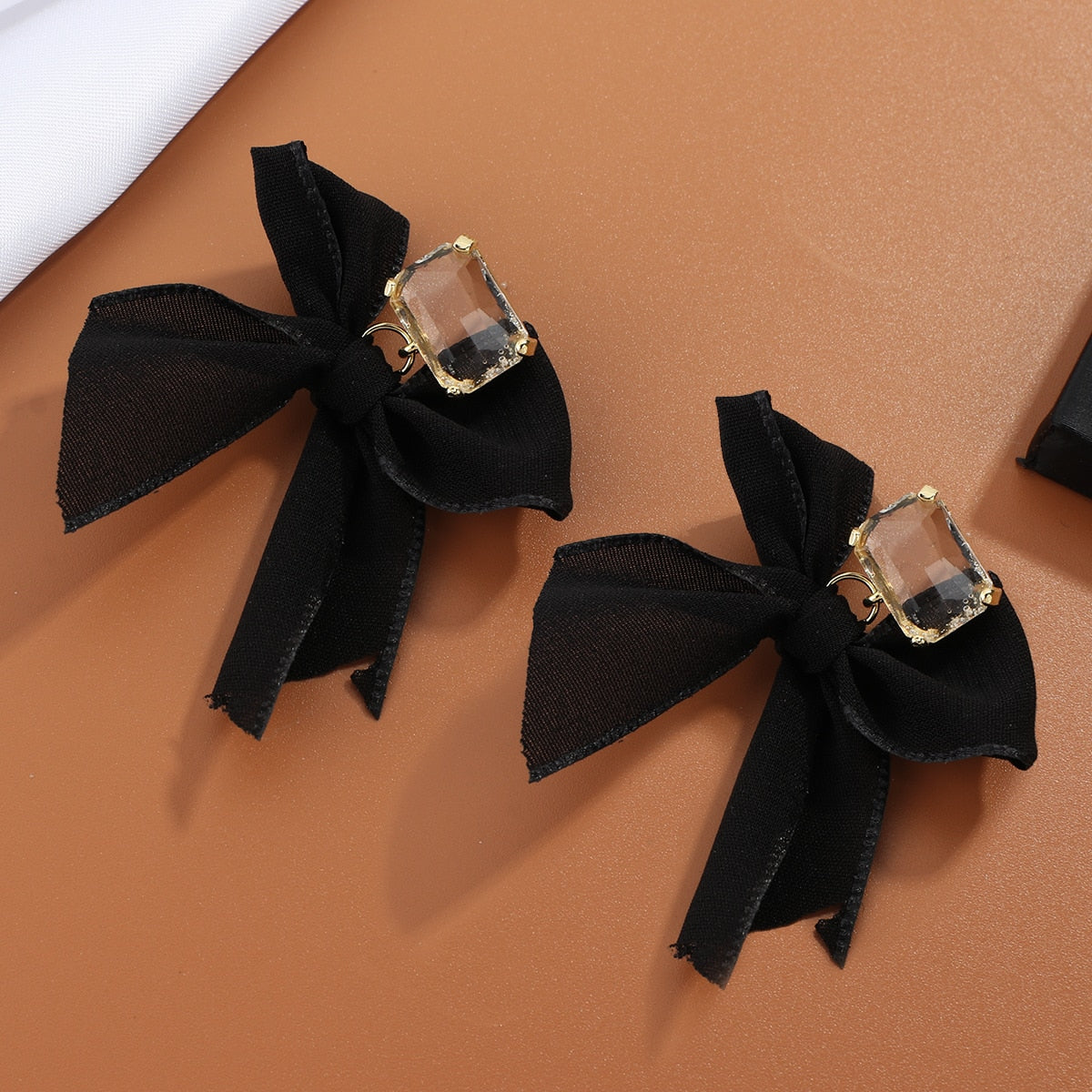 New Sweet Black White Bowknot Women Earrings