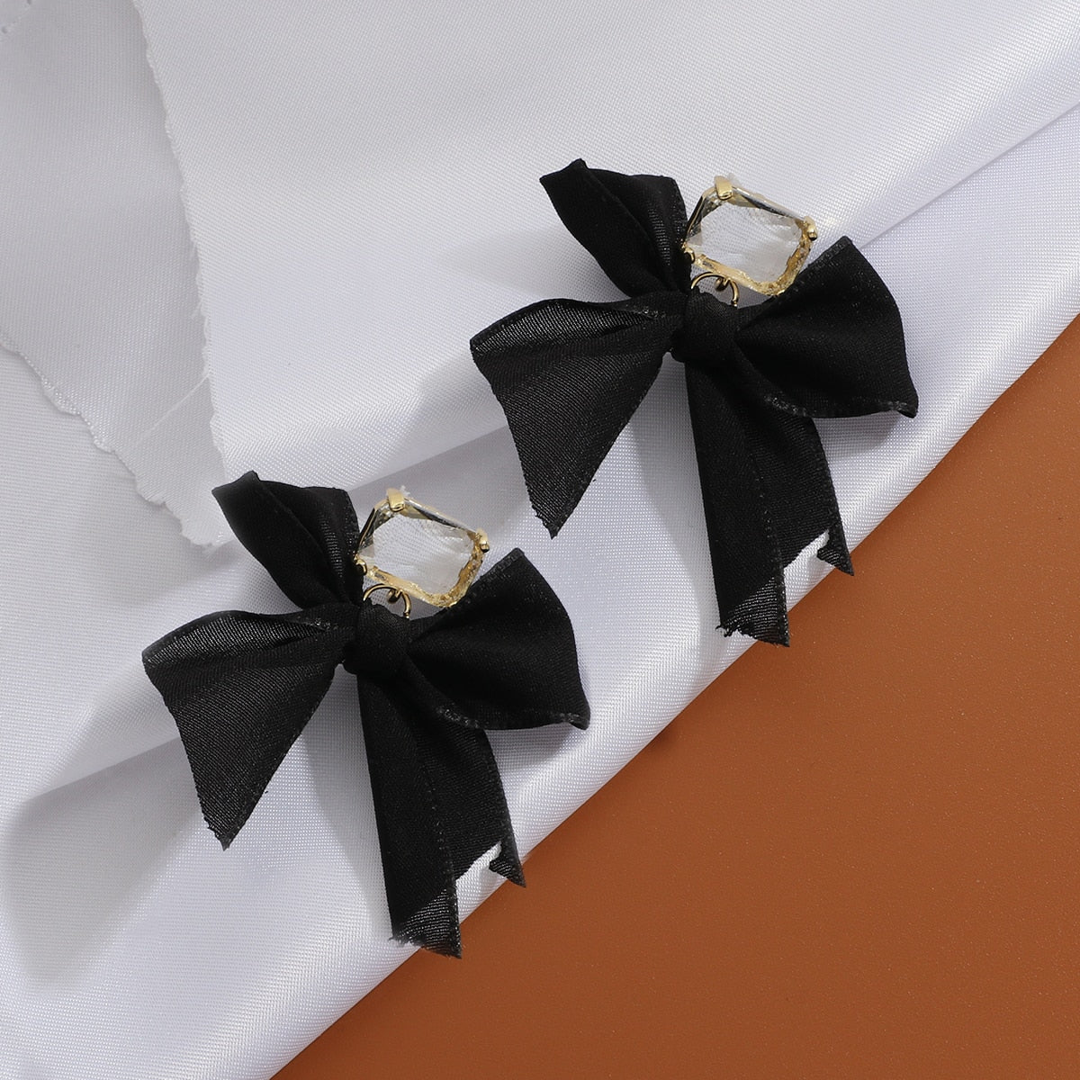 New Sweet Black White Bowknot Women Earrings