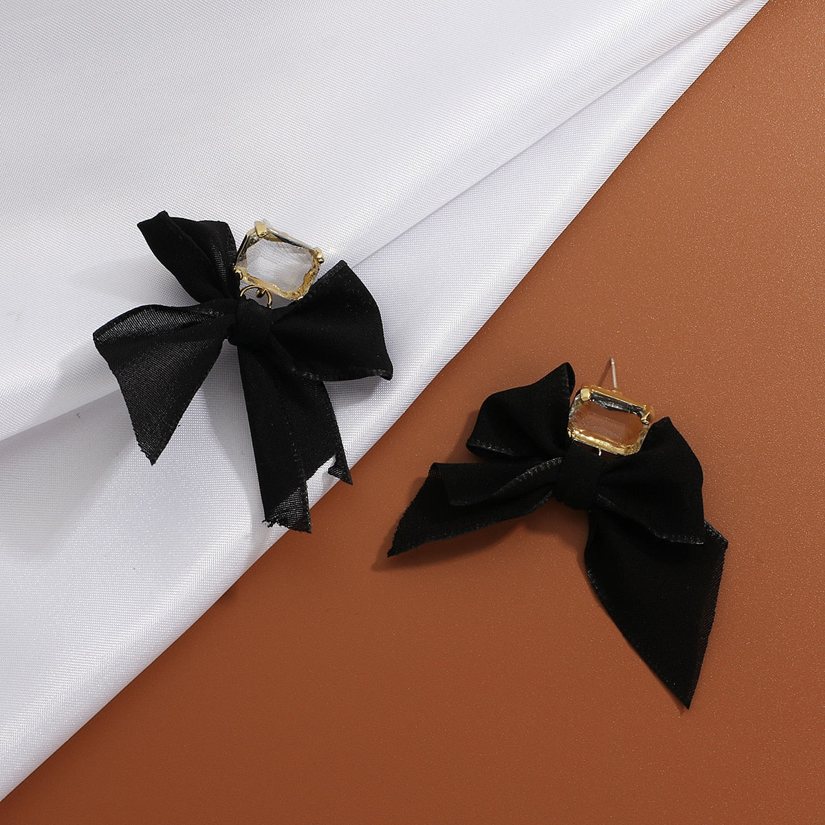 New Sweet Black White Bowknot Women Earrings