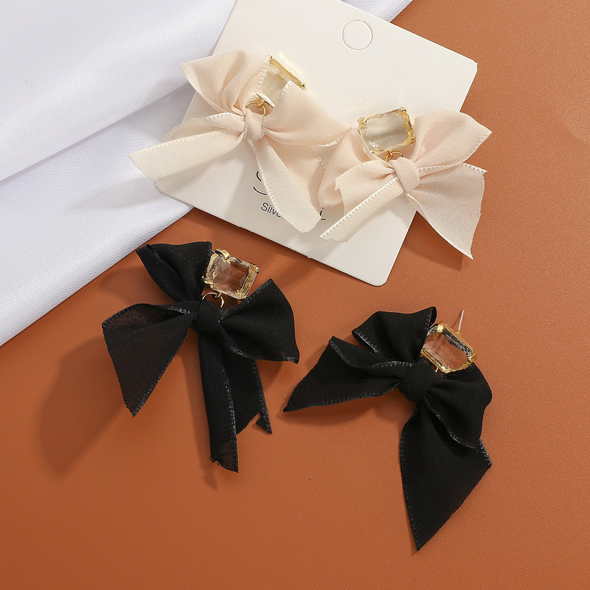 New Sweet Black White Bowknot Women Earrings