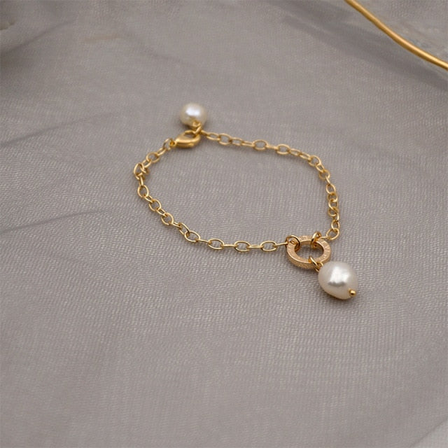 Minimalist Design Natural Pearl Gold Bracelet