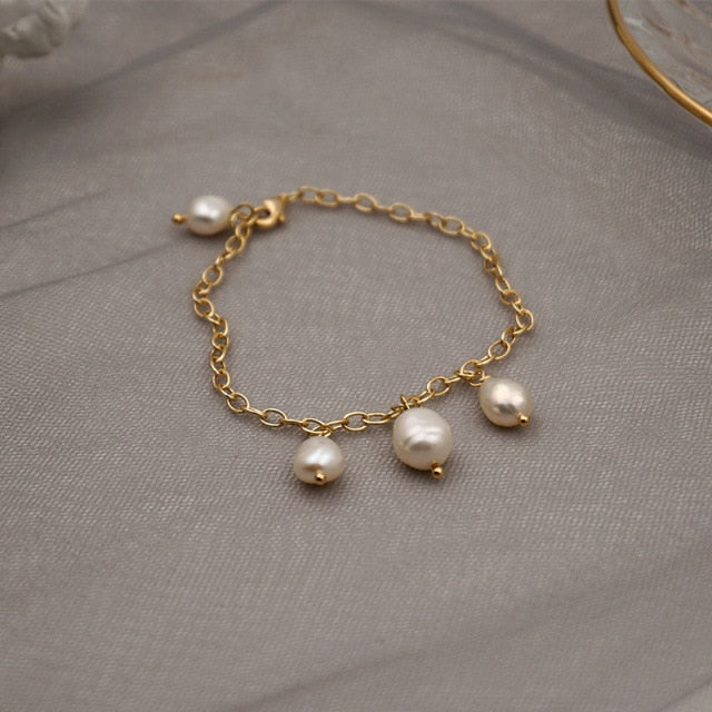 Minimalist Design Natural Pearl Gold Bracelet