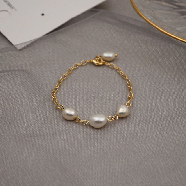 Minimalist Design Natural Pearl Gold Bracelet
