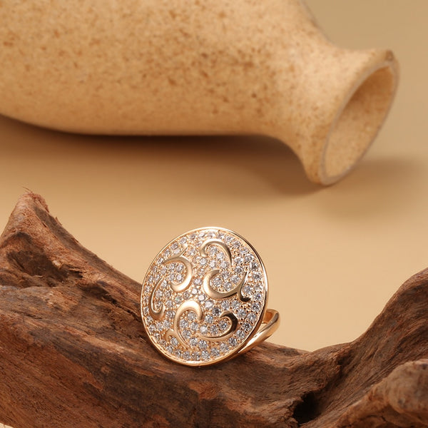 Anillo grande redondo con flores de cristal en oro rosa 585