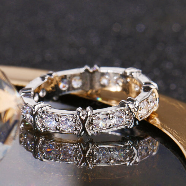 Anillo de compromiso de circonita cúbica con diseño de moda para mujer