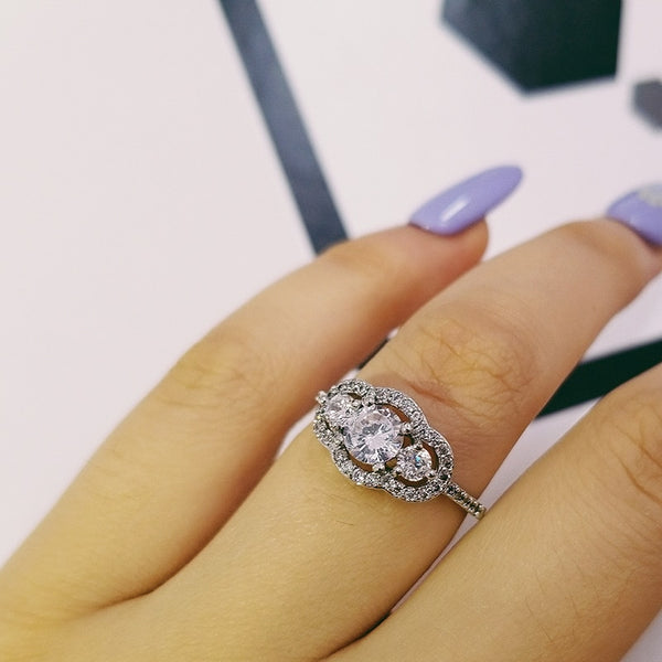 Anillo de compromiso de tres piedras en plata de ley 925