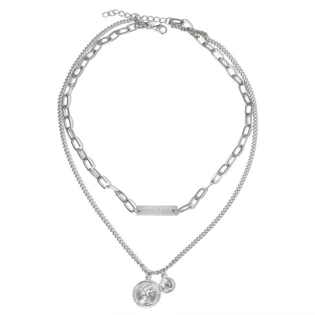 European and American retro portrait of exaggerated thick chain necklace