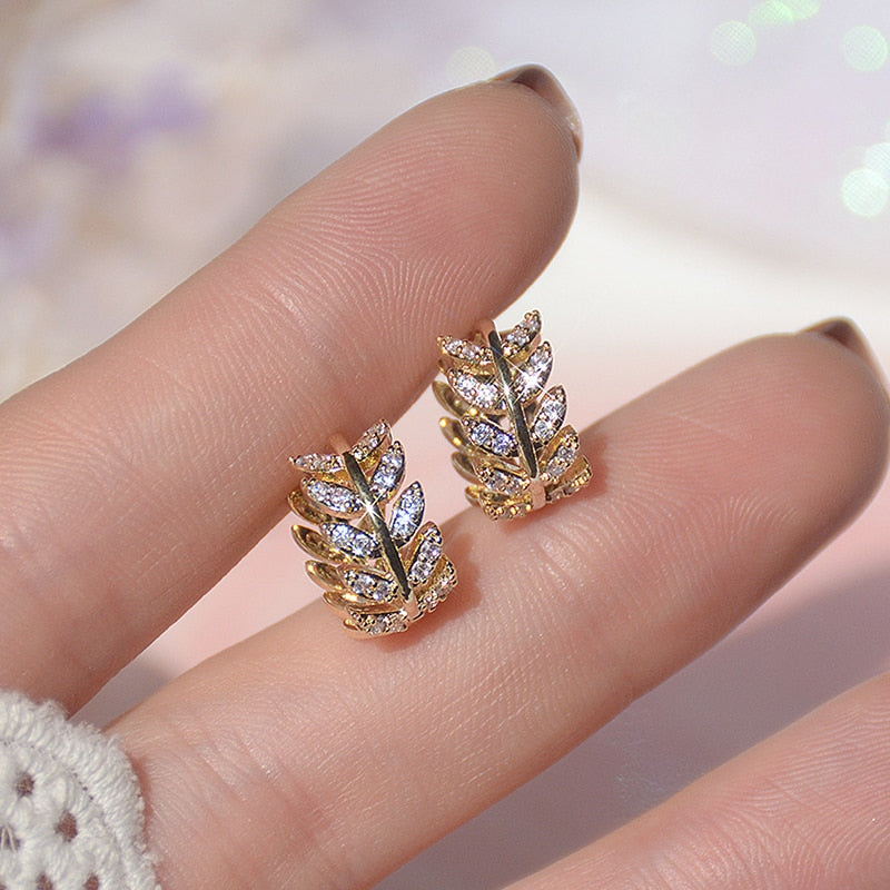 Exquisite Gold Leaves Circle Stud Earrings For Women