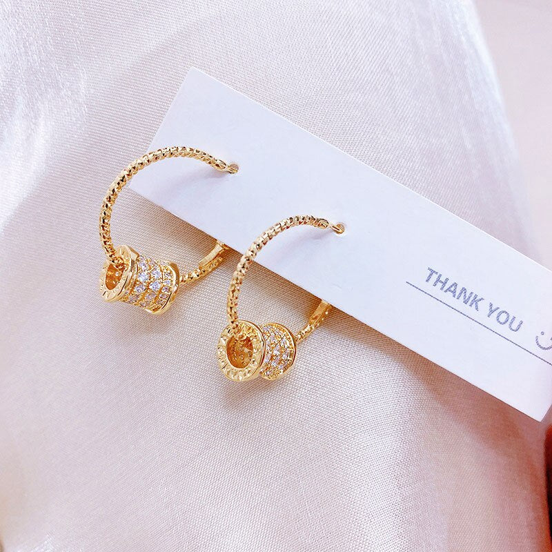 small Waist Modeling Gold Hoop Earrings
