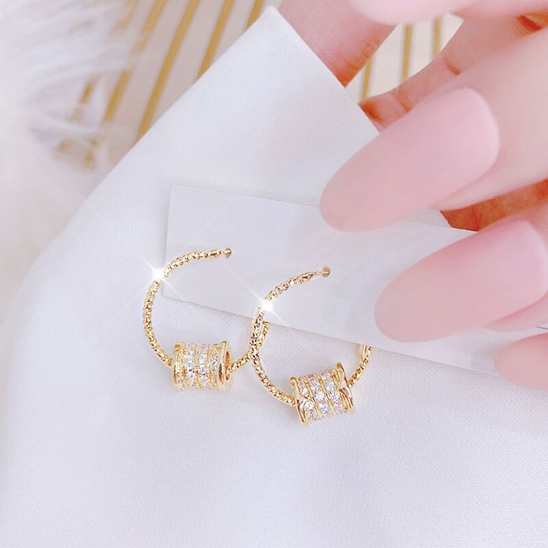 small Waist Modeling Gold Hoop Earrings