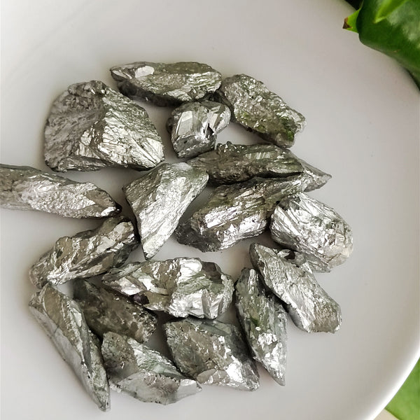 Piedra rugosa de cuarzo gris Aura Rock de 100 g