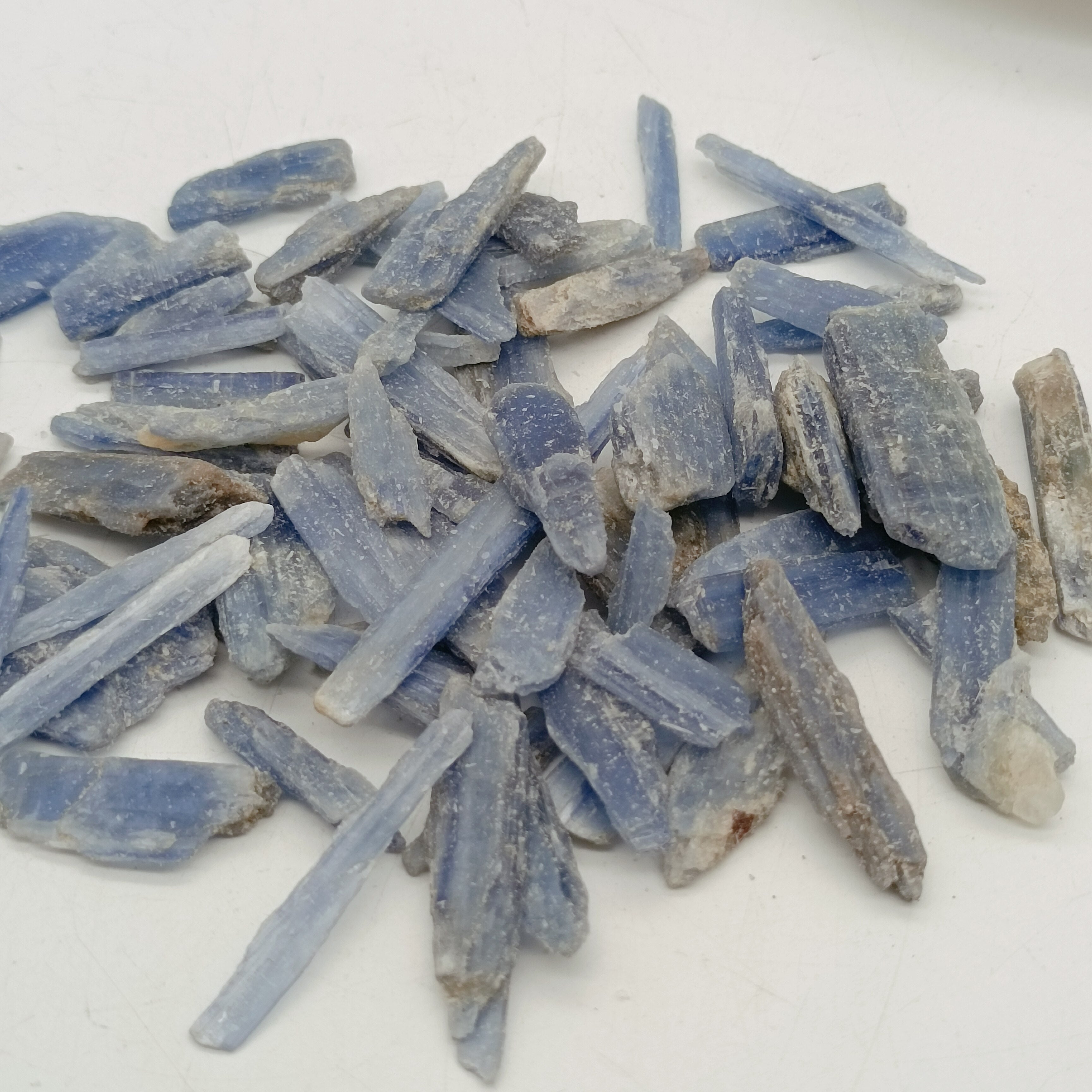 Natural Kyanite Gravel Blue Quartz Crystal Mineral specimen rough stone