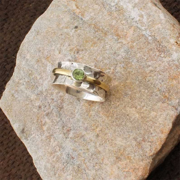 Anillo de circonita verde de metal bicolor irregular de moda