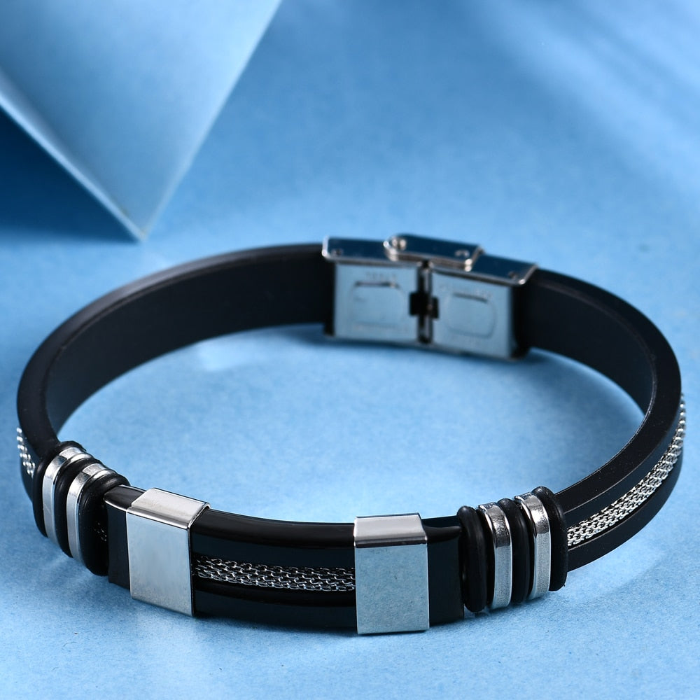 Men  With Black Grooved Rudder Silicone Wrist Band Bracelet