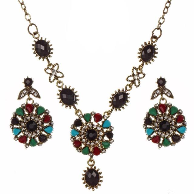 Bijouterie  Rhinestone Earrings and Necklace Set